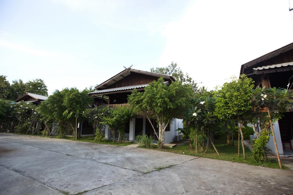 Hora Home Lampang Luaran gambar