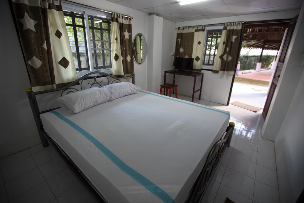 Hora Home Lampang Luaran gambar