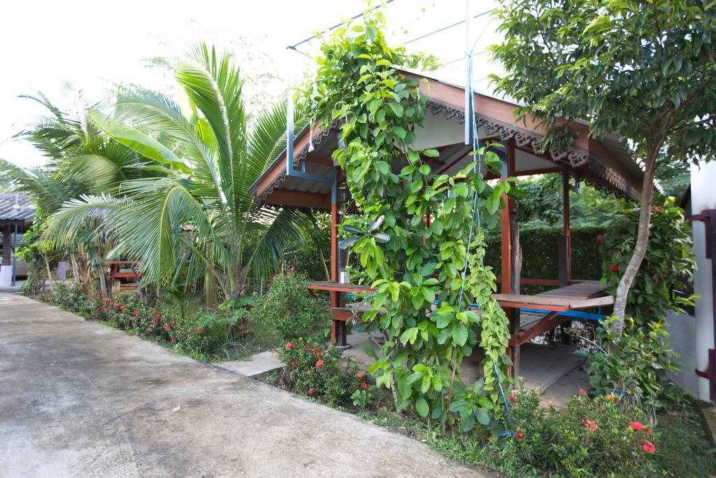 Hora Home Lampang Luaran gambar
