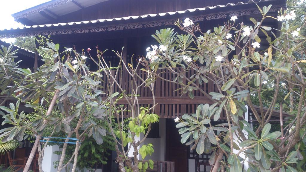 Hora Home Lampang Luaran gambar