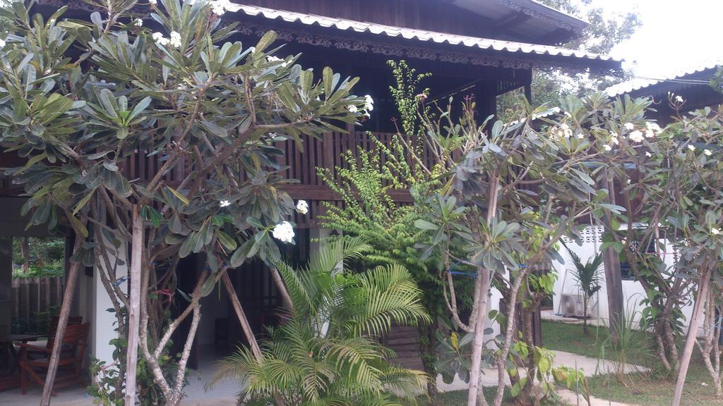 Hora Home Lampang Luaran gambar